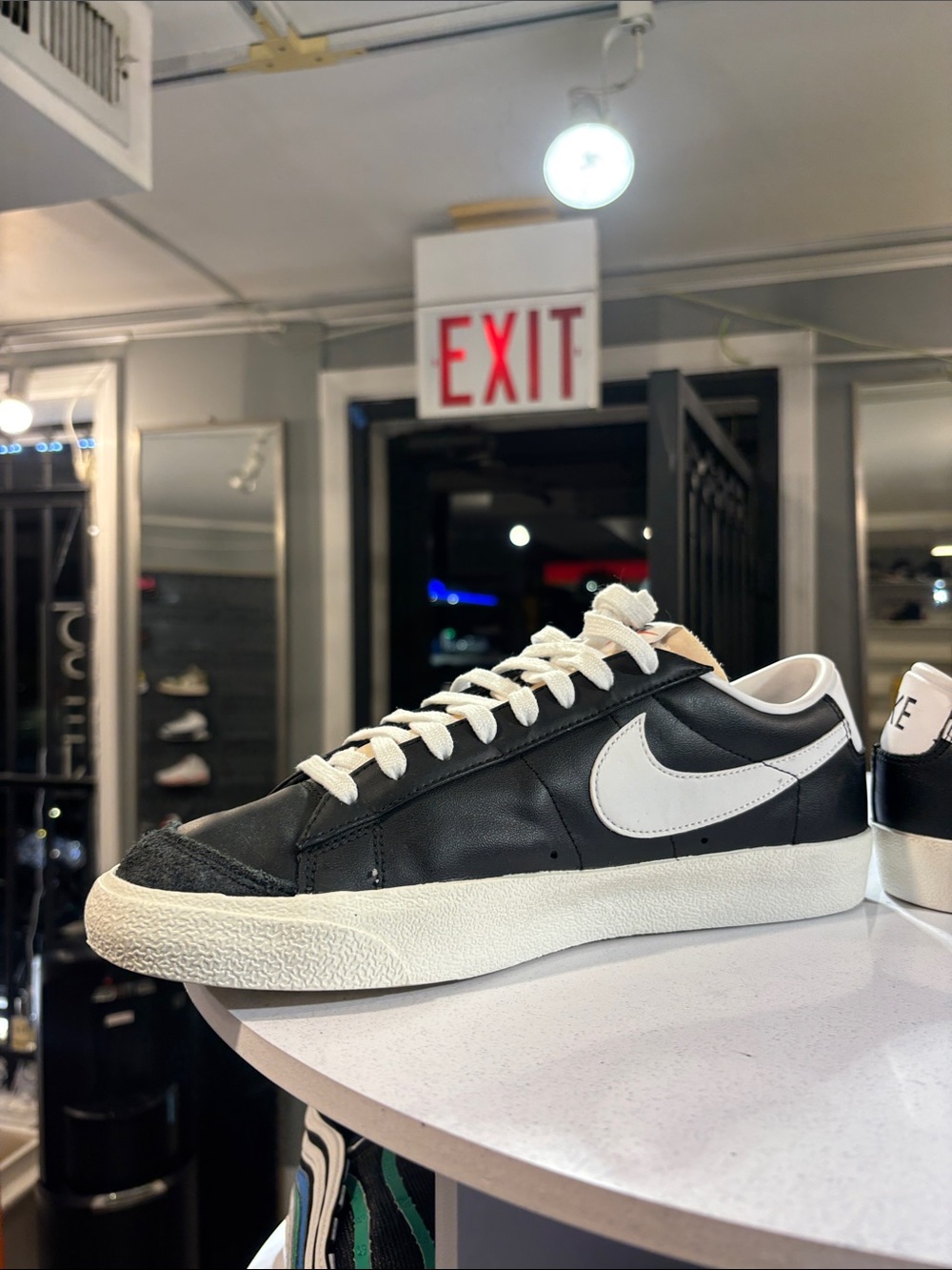 Nike Blazer low black white size 11 - Picture 4 of 12